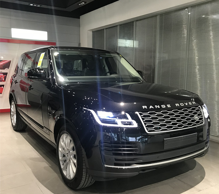 18款路(lù)虎攬勝行(xíng)政加長(cháng)3.0T柴油 黑(hēi)色